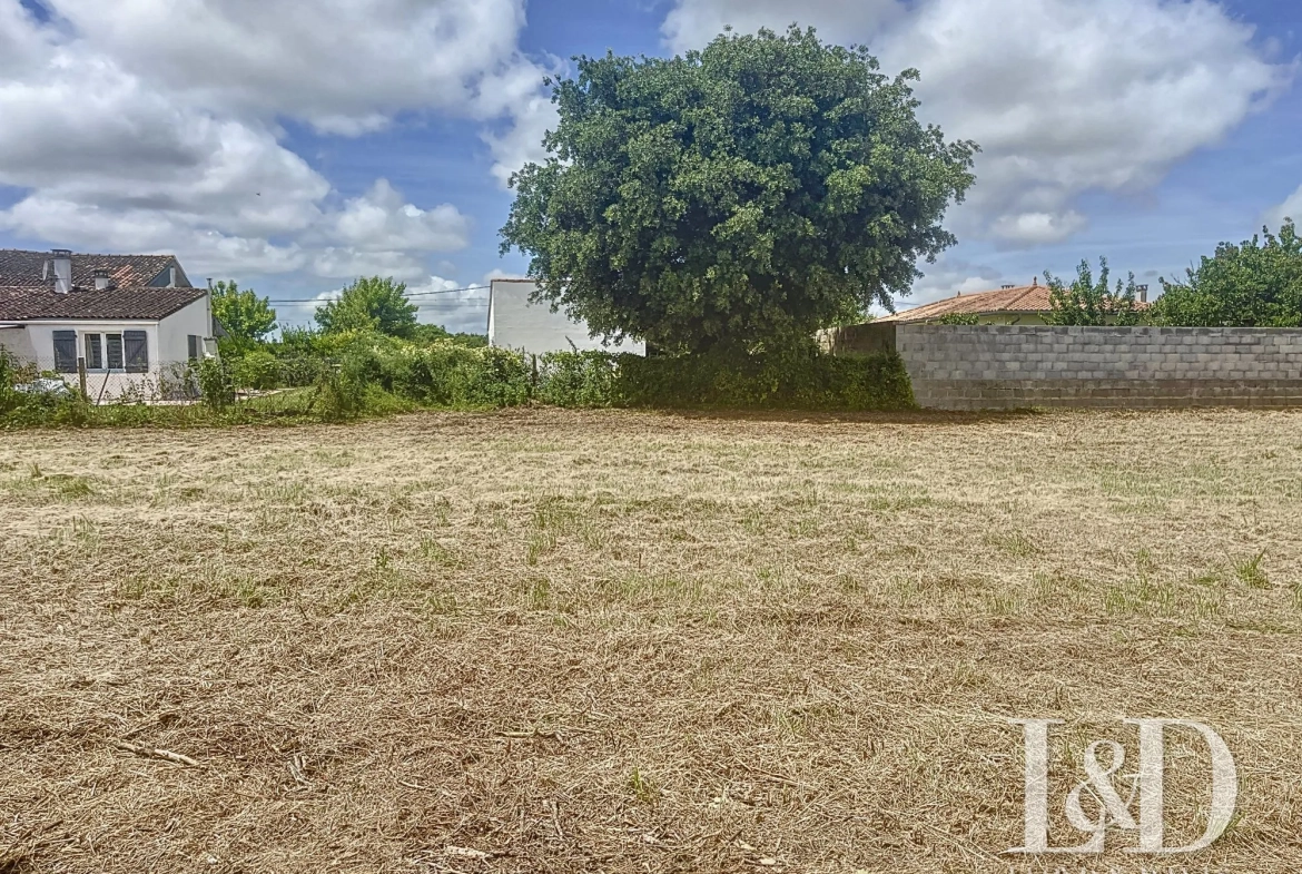 Terrain constructible à Médis de 1513 m² proche Royan et plages en zone UB 