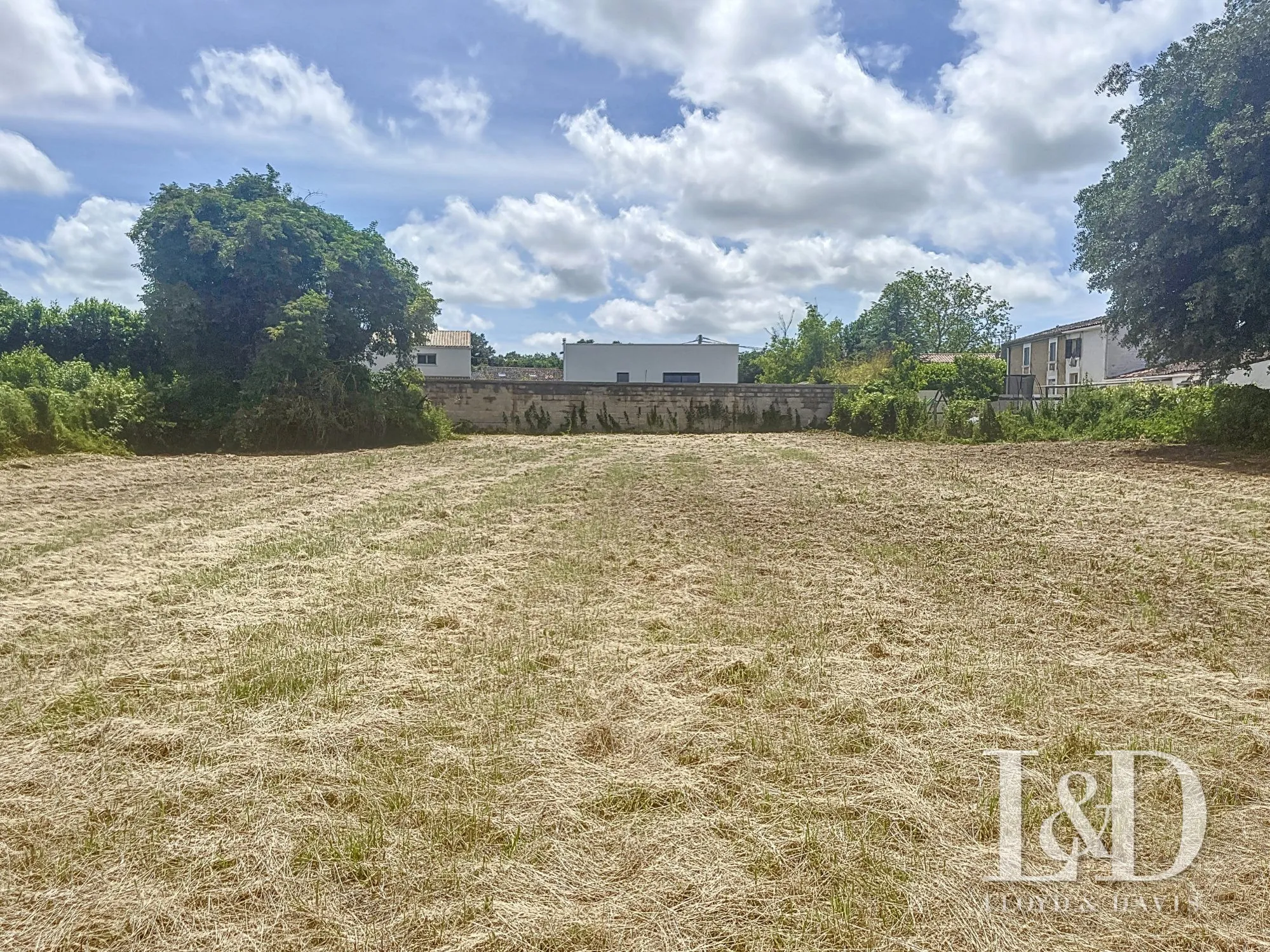 Terrain constructible à Médis de 1513 m² proche Royan et plages en zone UB 