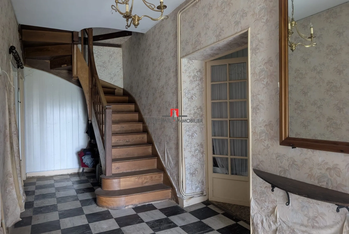 Charmante maison en pierre à rénover avec dépendances et jardin spacieux à Cartelgue 