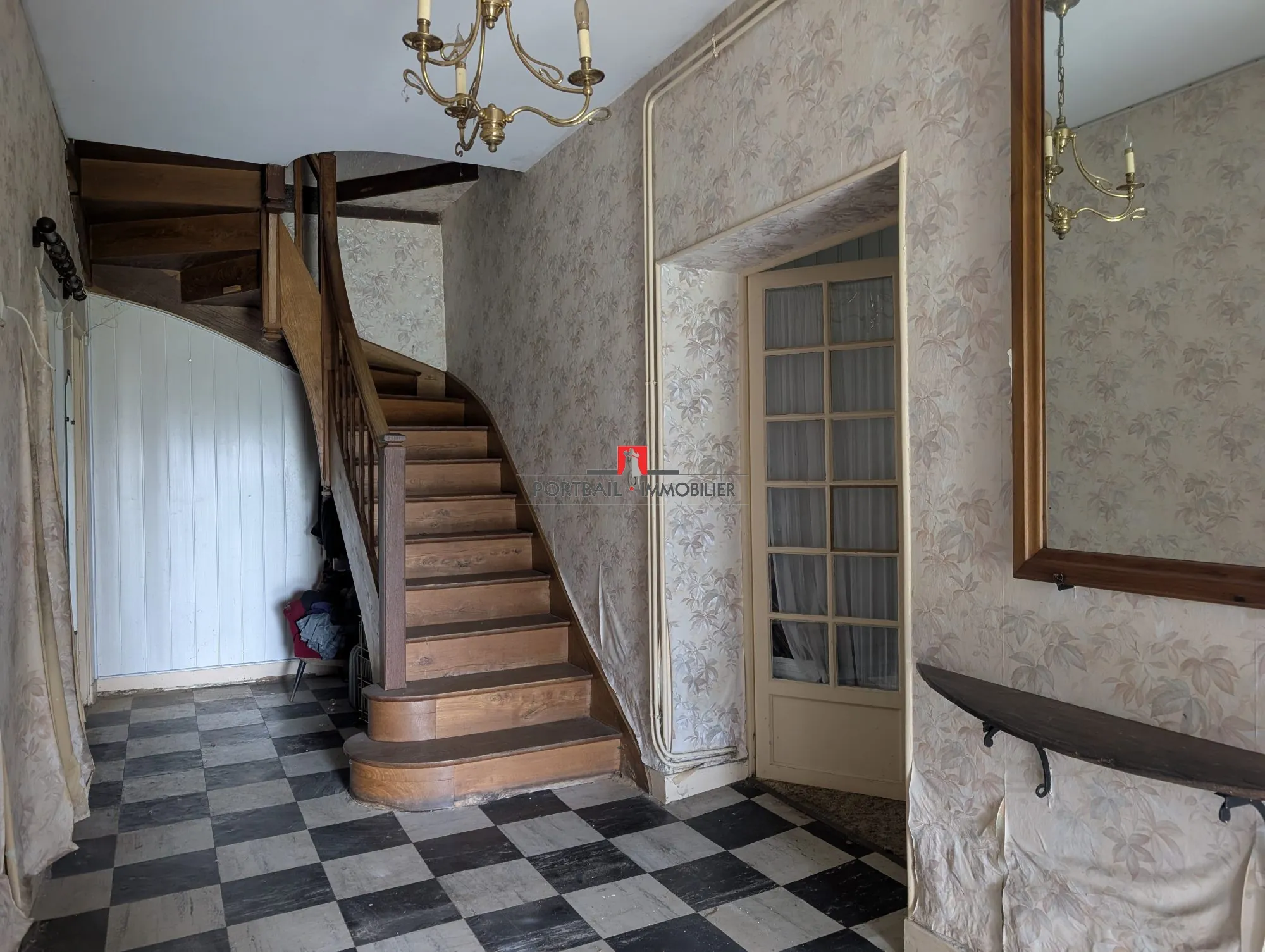 Charmante maison en pierre à rénover avec dépendances et jardin spacieux à Cartelgue 