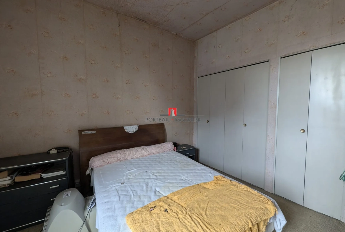 Charmante maison en pierre à rénover avec dépendances et jardin spacieux à Cartelgue 