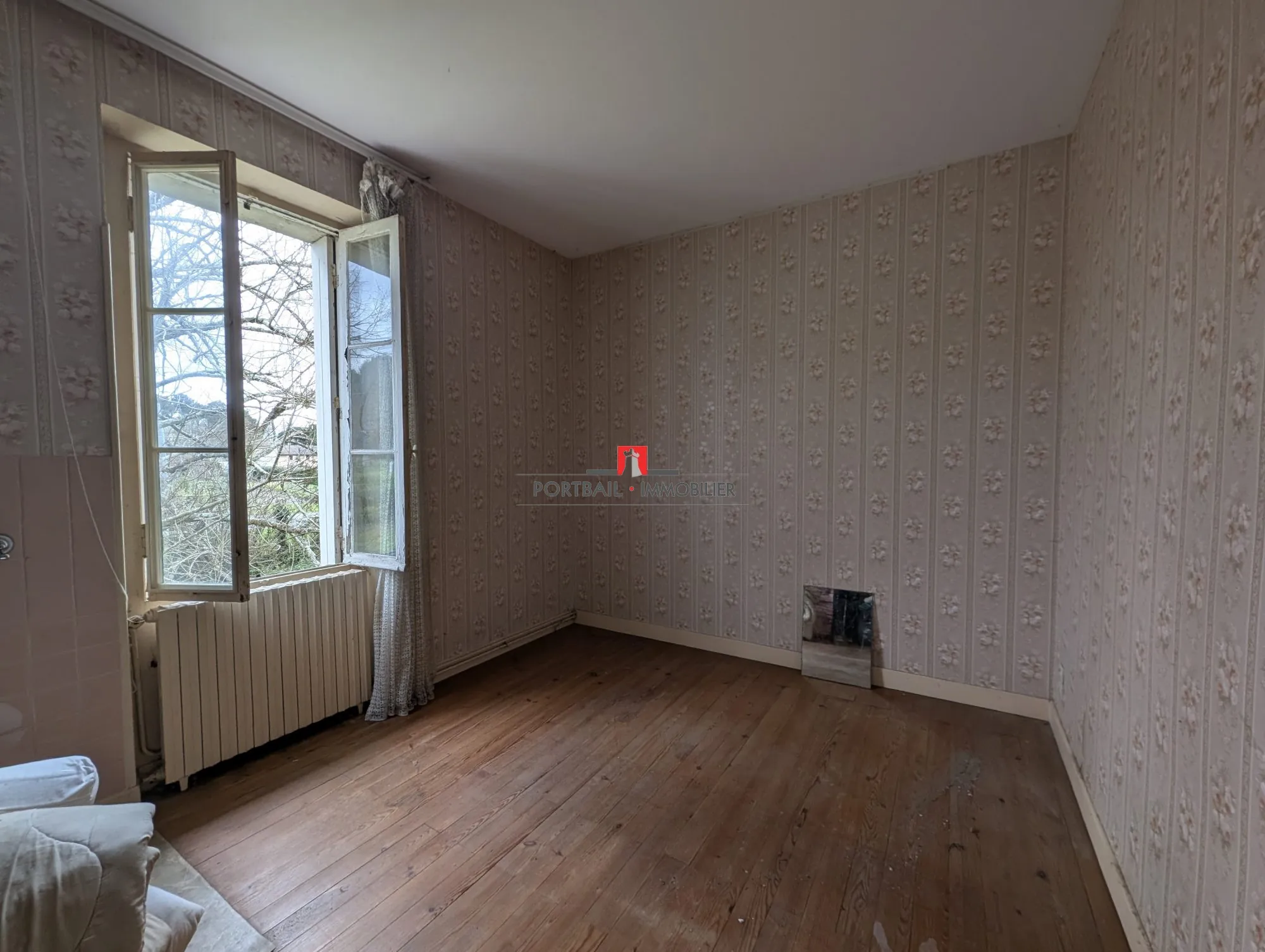 Charmante maison en pierre à rénover avec dépendances et jardin spacieux à Cartelgue 