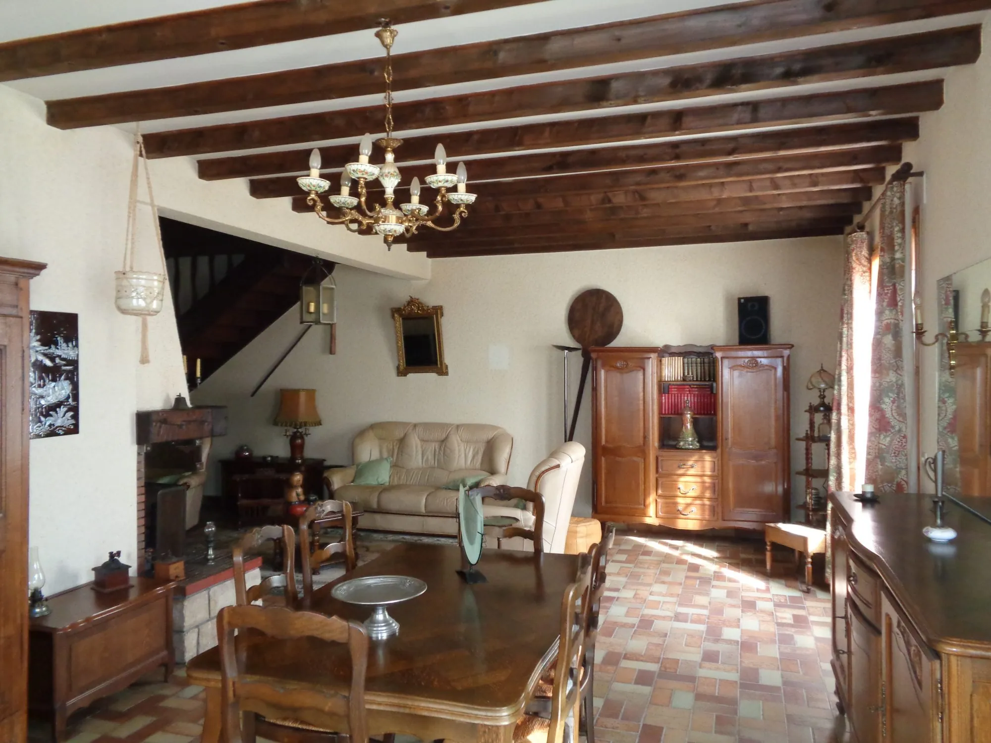 Maison familiale 200 m² avec grandes dépendances à Chantelle 