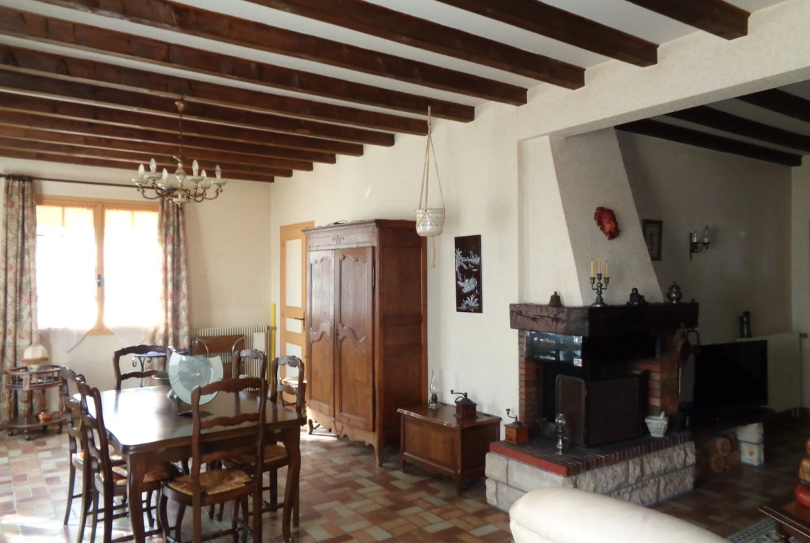 Maison familiale 200 m² avec grandes dépendances à Chantelle 