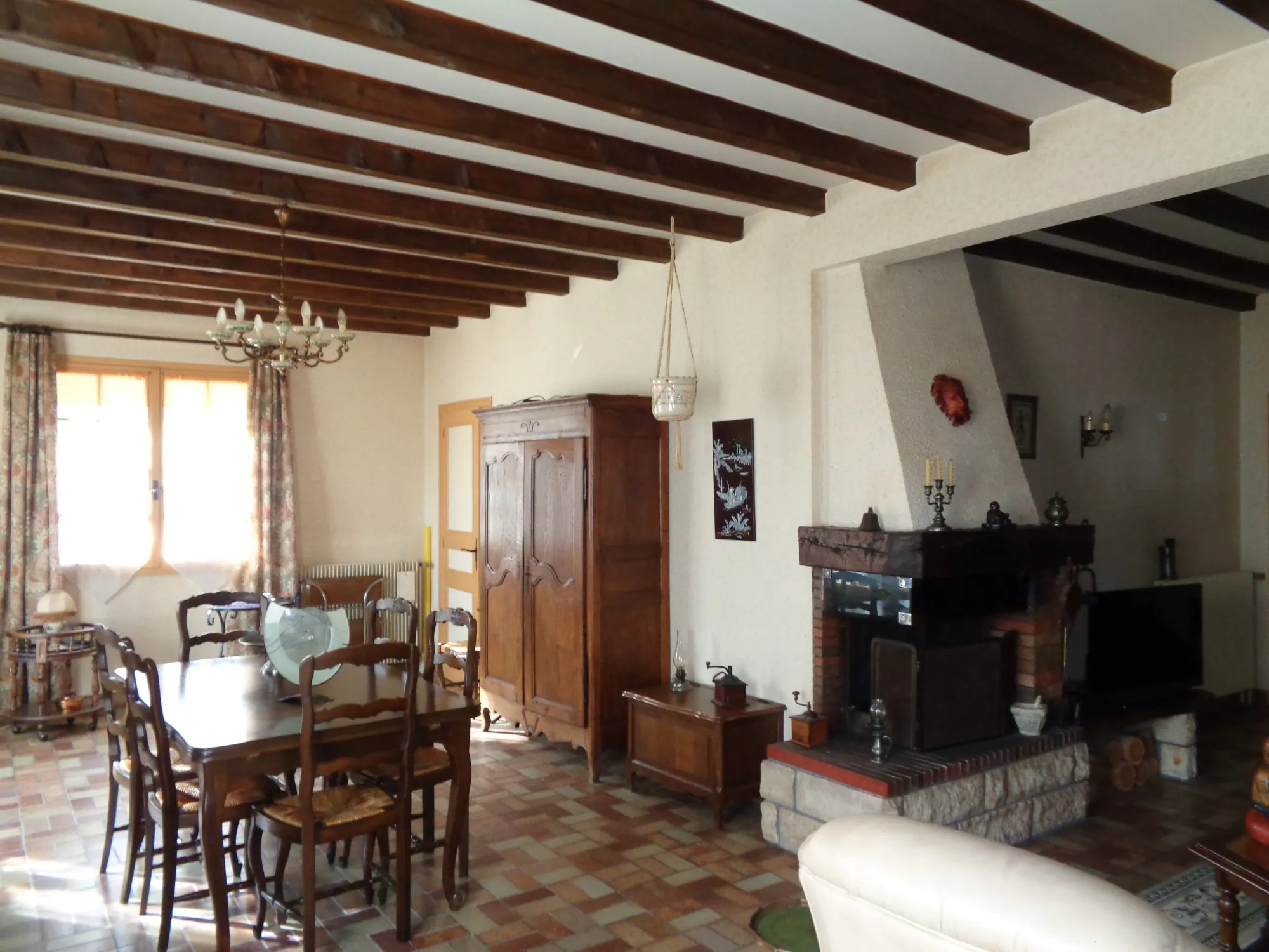 Maison familiale 200 m² avec grandes dépendances à Chantelle 