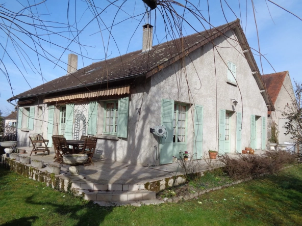 Maison familiale 200 m² avec grandes dépendances à Chantelle
