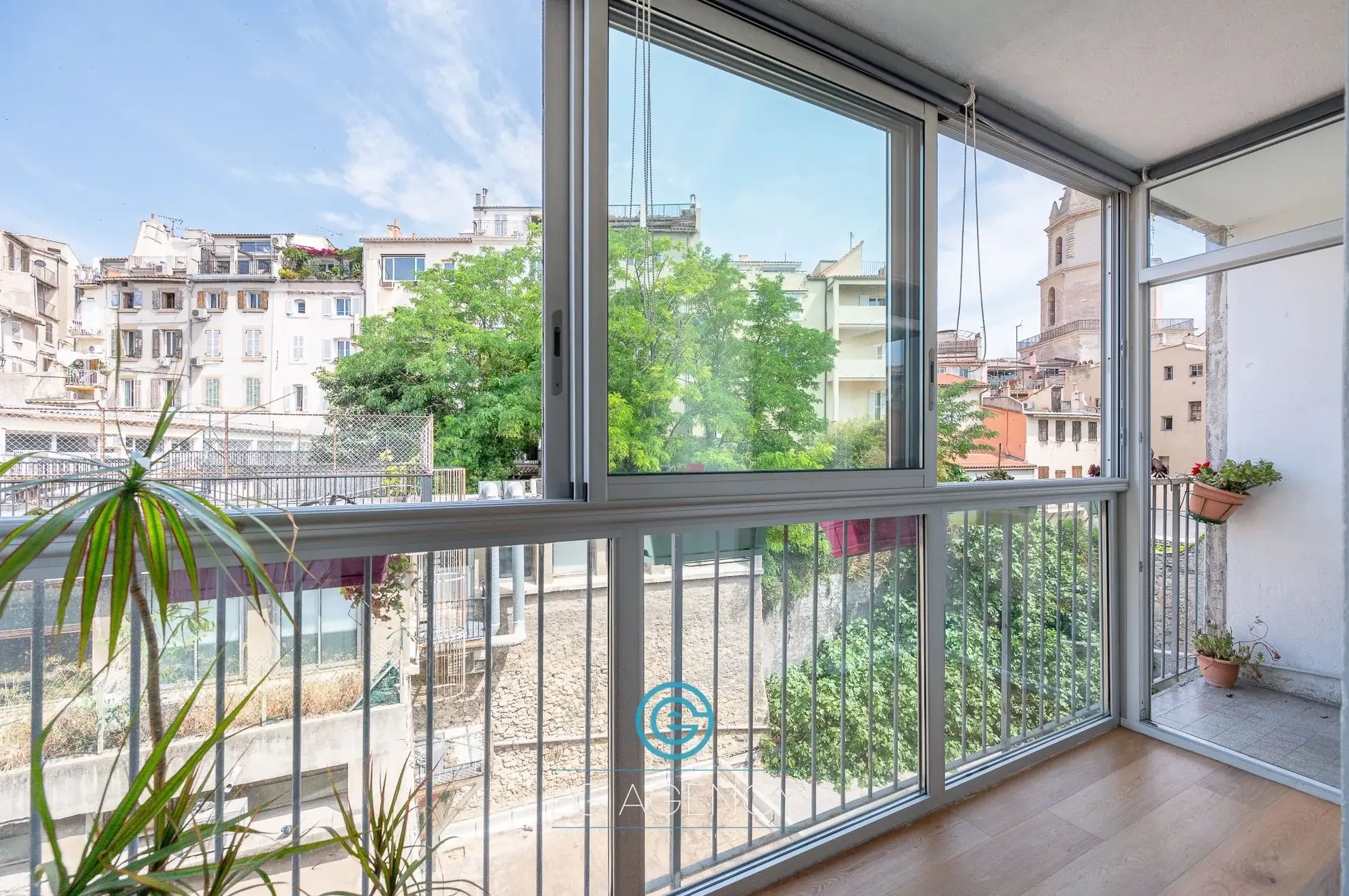 Studio lumineux de 30 m² avec balcon à Marseille secteur Hôtel de Ville 