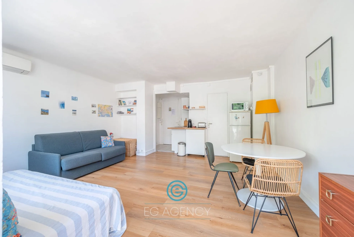 Studio lumineux de 30 m² avec balcon à Marseille secteur Hôtel de Ville 