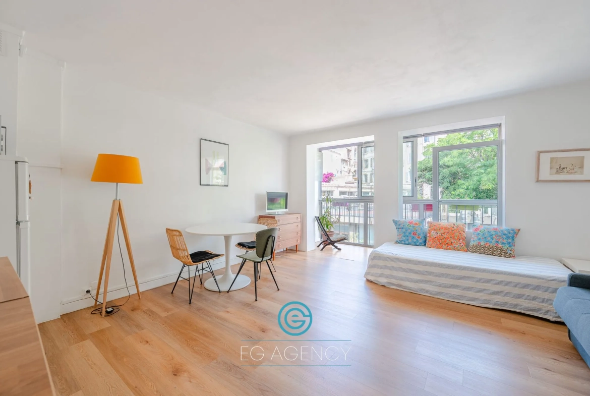 Studio lumineux de 30 m² avec balcon à Marseille secteur Hôtel de Ville 