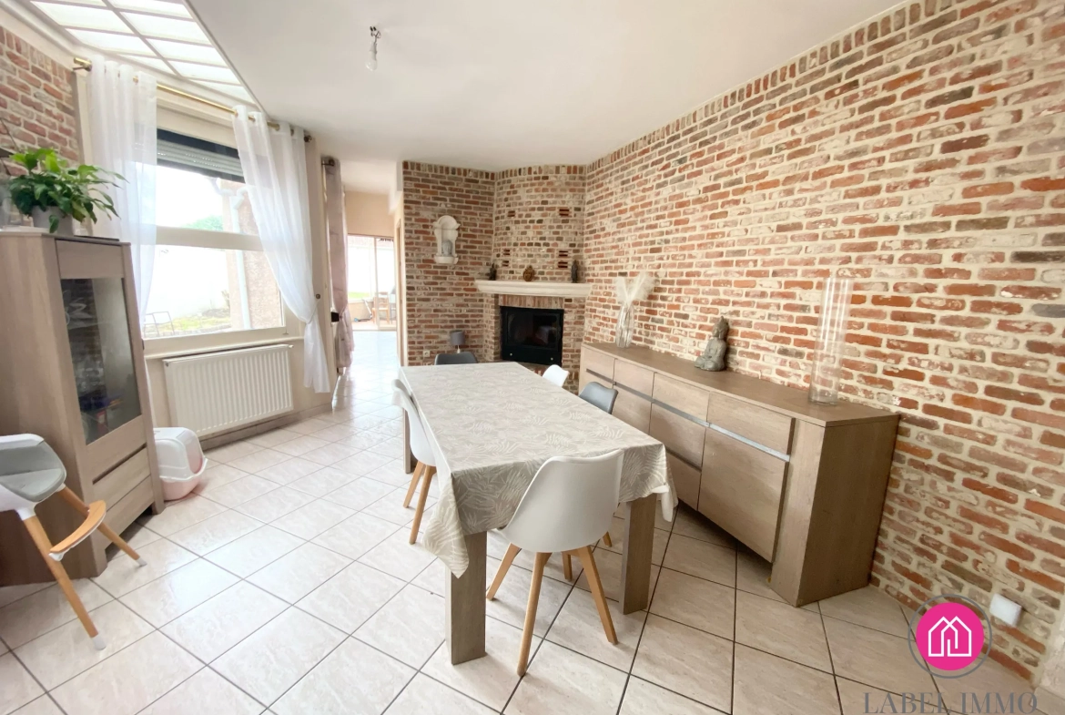 A vendre maison de 132 m² à Roeulx avec jardin, dépendances et garage 