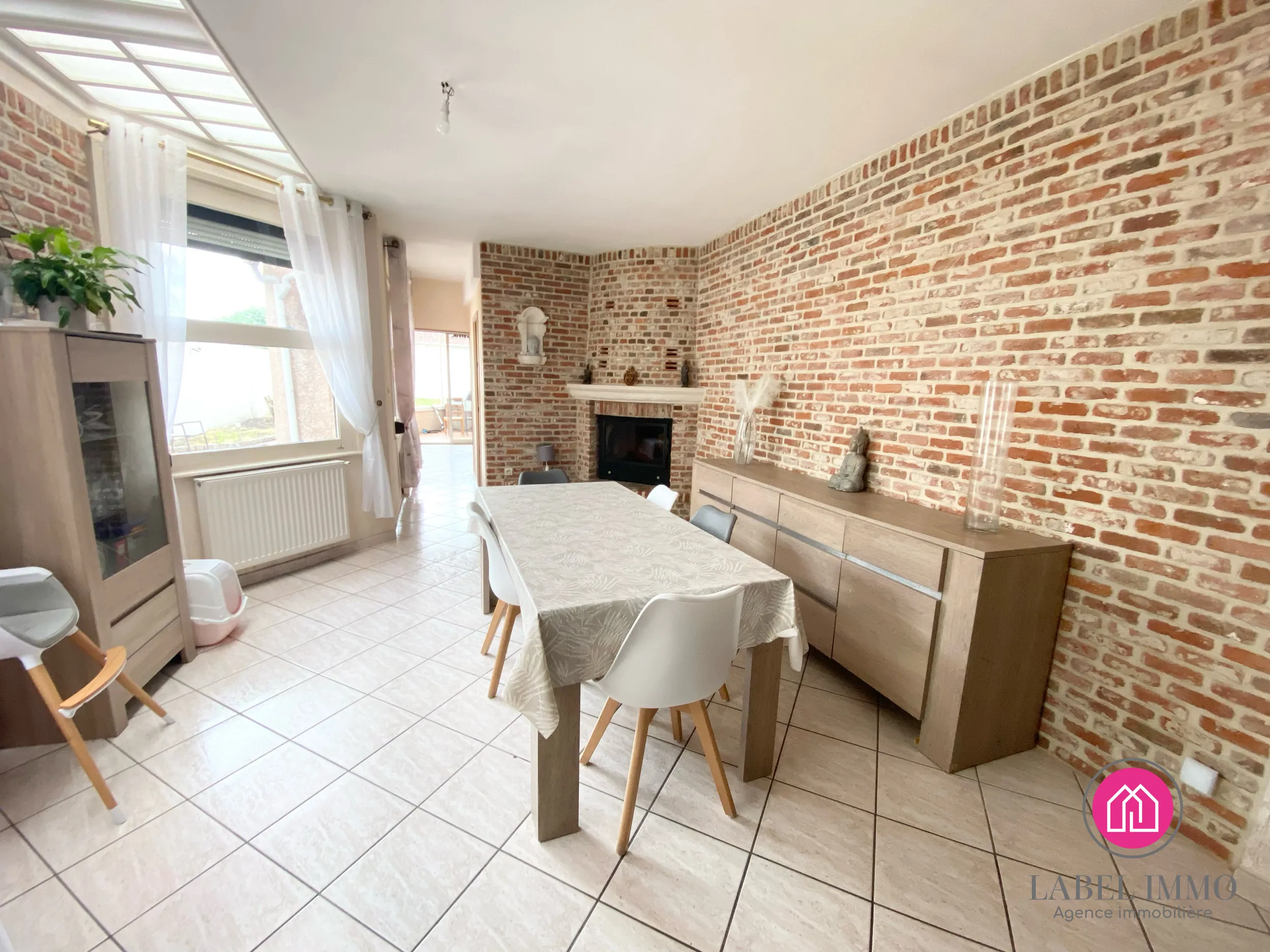 A vendre maison de 132 m² à Roeulx avec jardin, dépendances et garage 