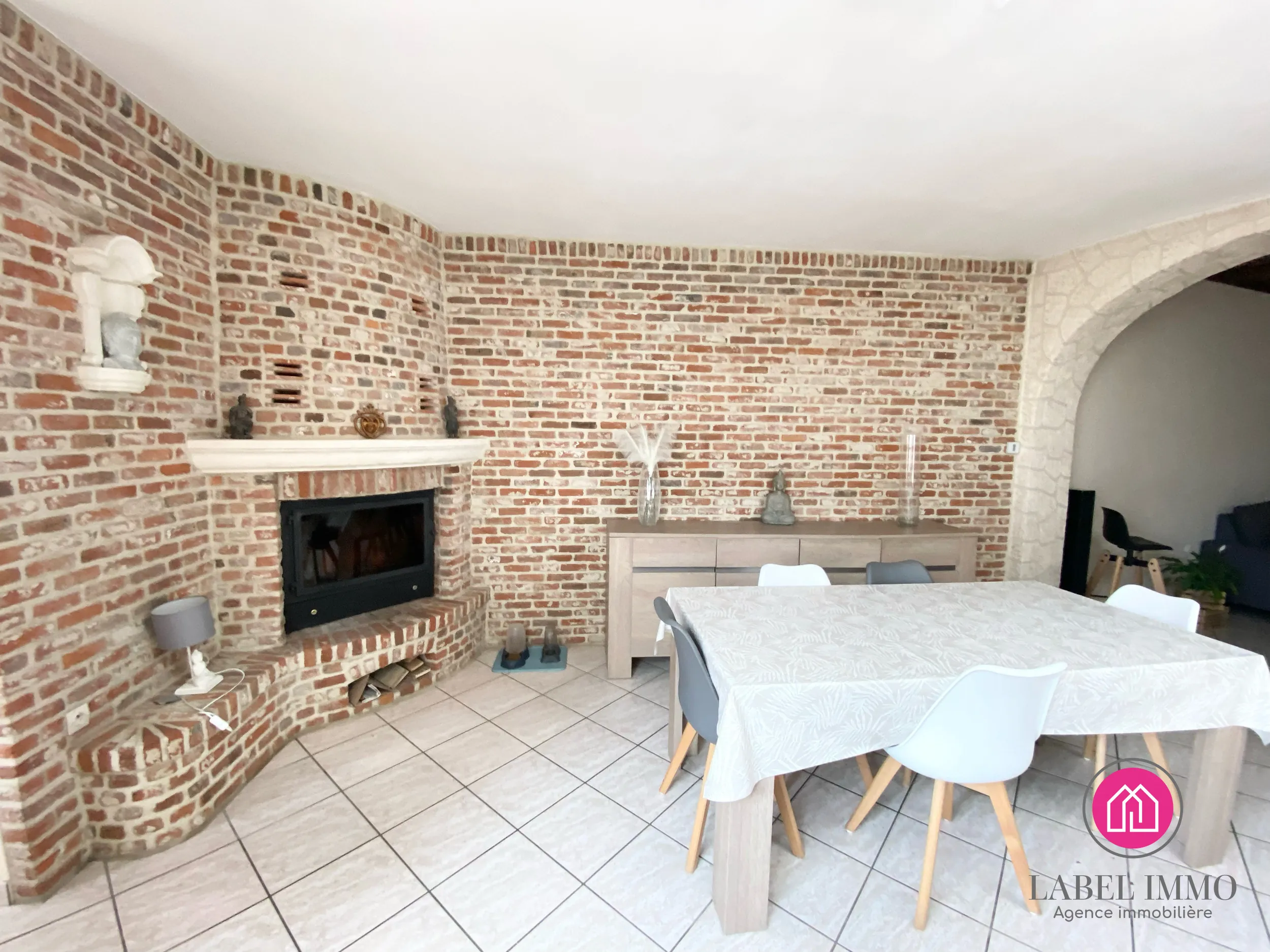 A vendre maison de 132 m² à Roeulx avec jardin, dépendances et garage 