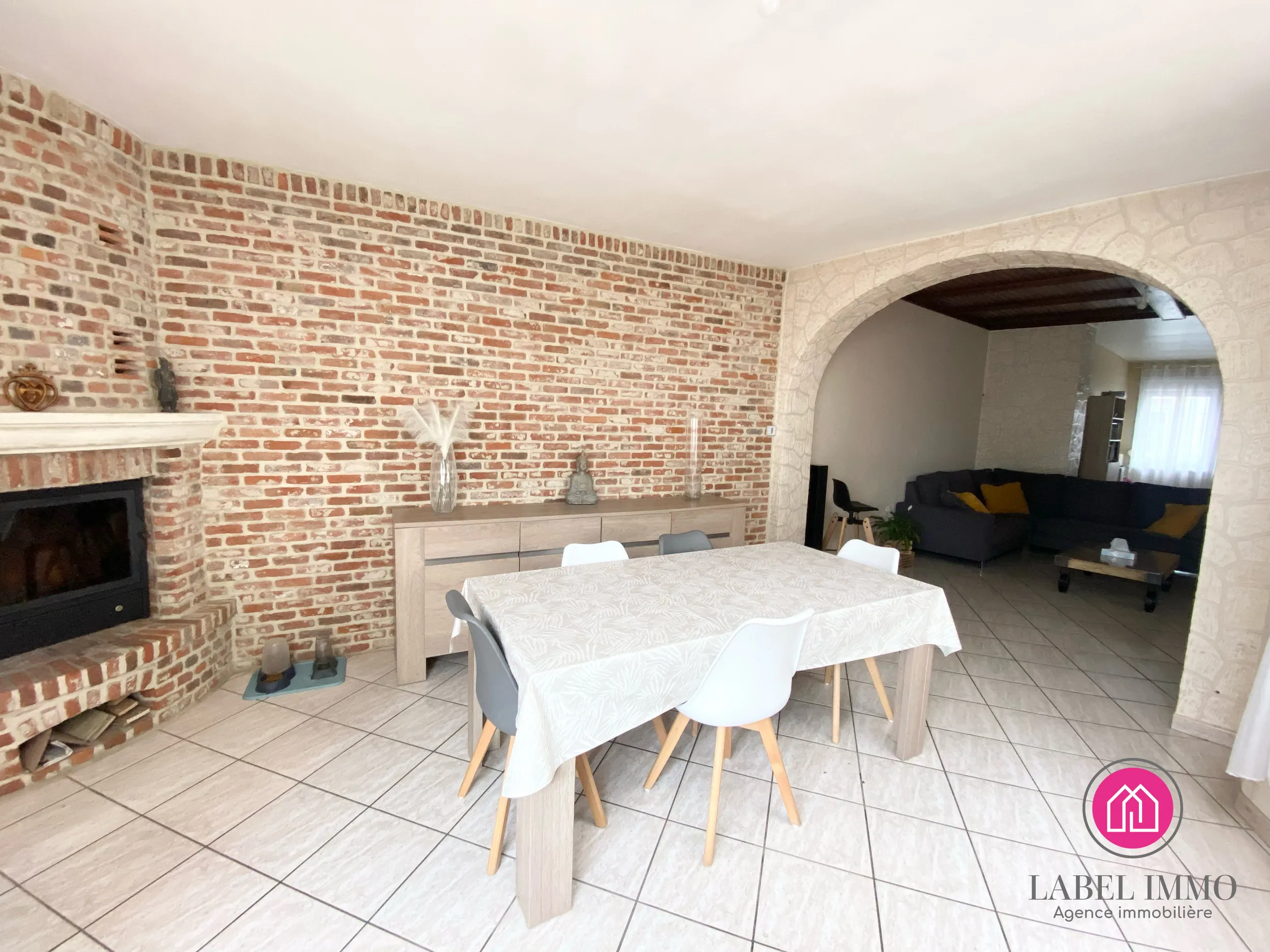 A vendre maison de 132 m² à Roeulx avec jardin, dépendances et garage 