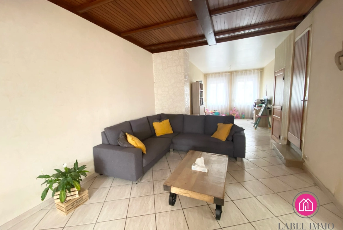 A vendre maison de 132 m² à Roeulx avec jardin, dépendances et garage 