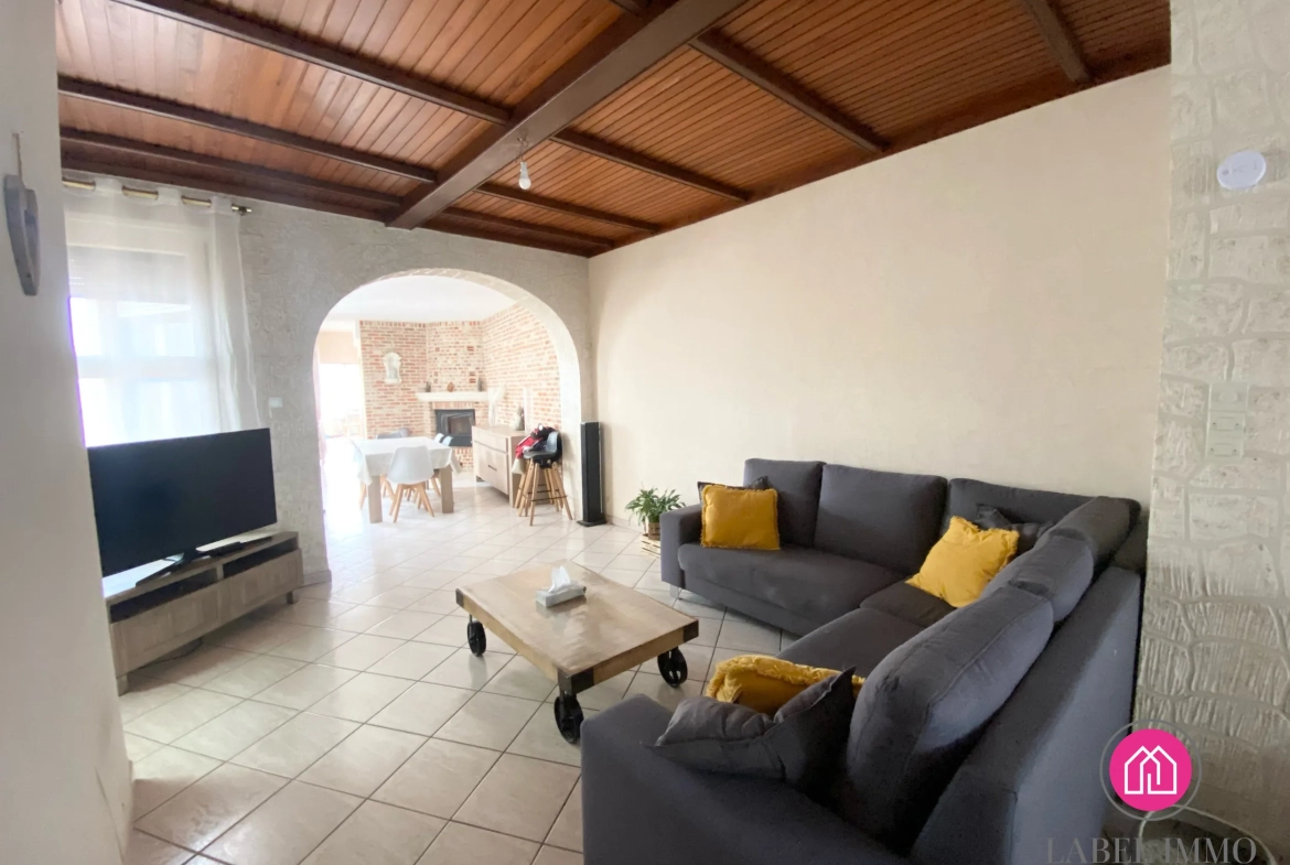 A vendre maison de 132 m² à Roeulx avec jardin, dépendances et garage 