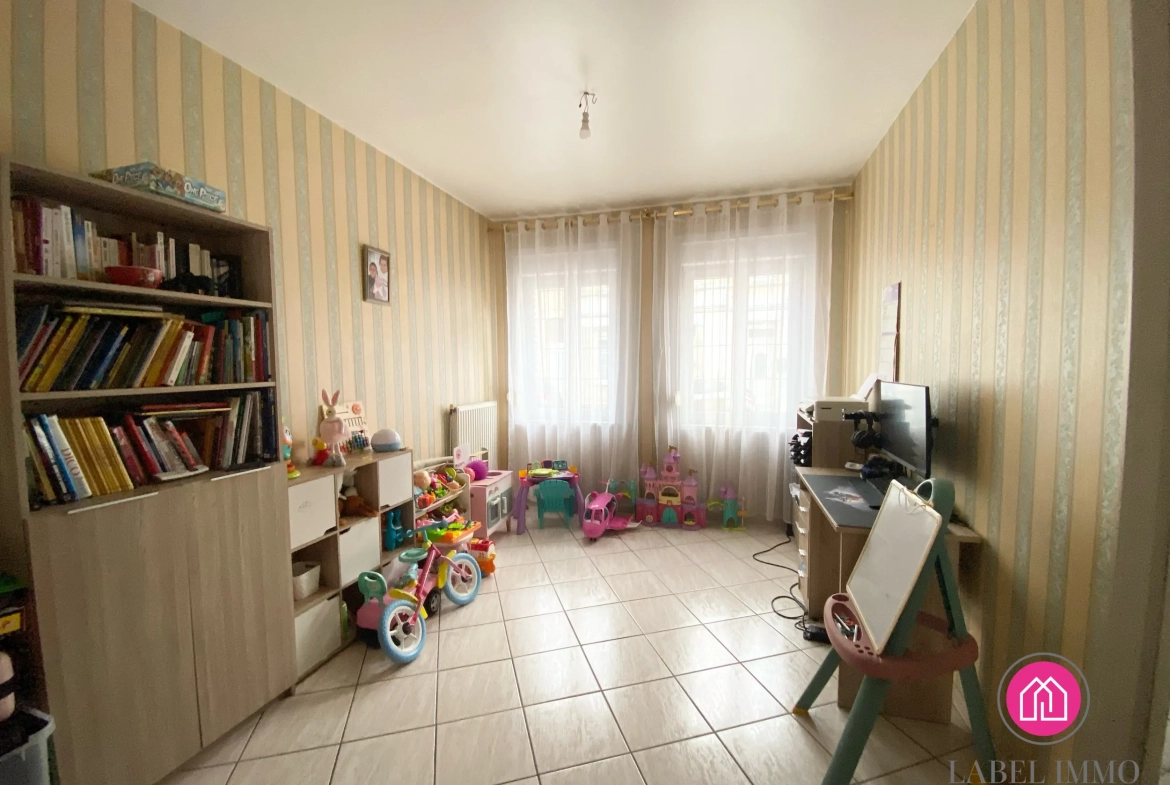 A vendre maison de 132 m² à Roeulx avec jardin, dépendances et garage 