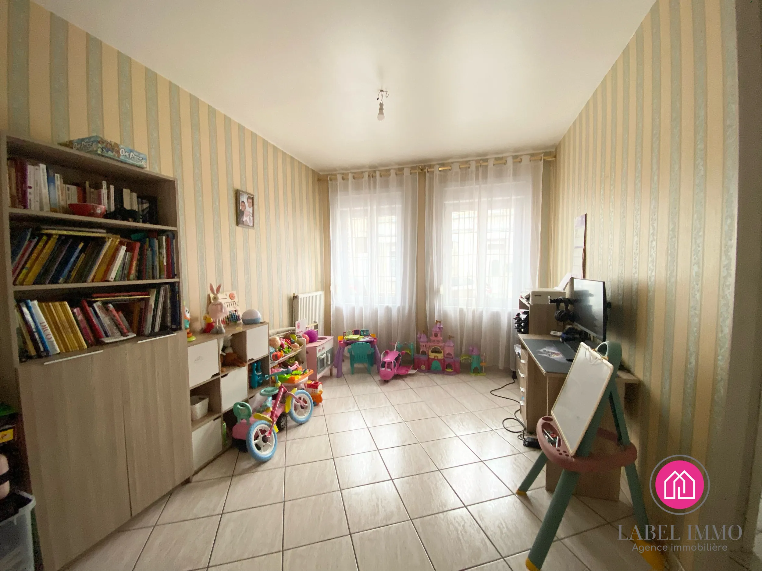 A vendre maison de 132 m² à Roeulx avec jardin, dépendances et garage 