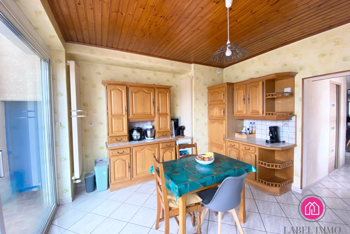 A vendre maison de 132 m² à Roeulx avec jardin, dépendances et garage 