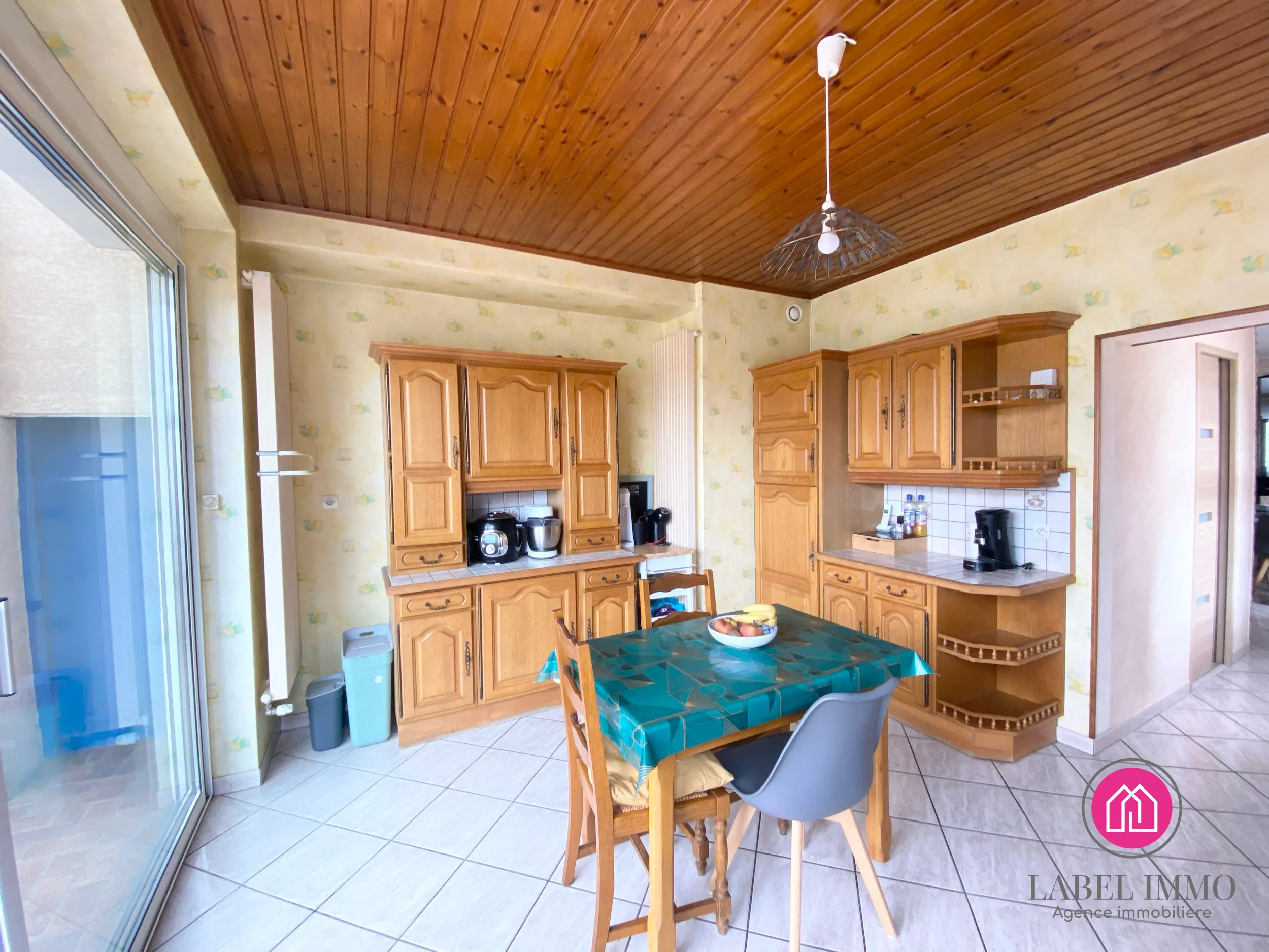 A vendre maison de 132 m² à Roeulx avec jardin, dépendances et garage 