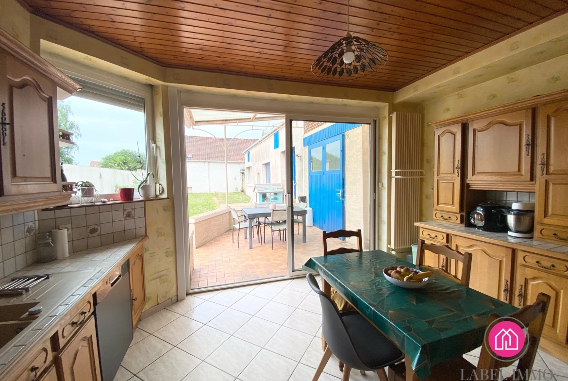 A vendre maison de 132 m² à Roeulx avec jardin, dépendances et garage 
