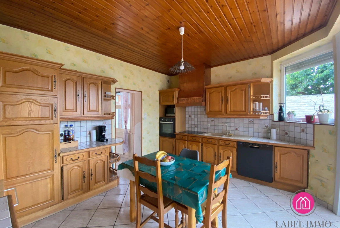 A vendre maison de 132 m² à Roeulx avec jardin, dépendances et garage 