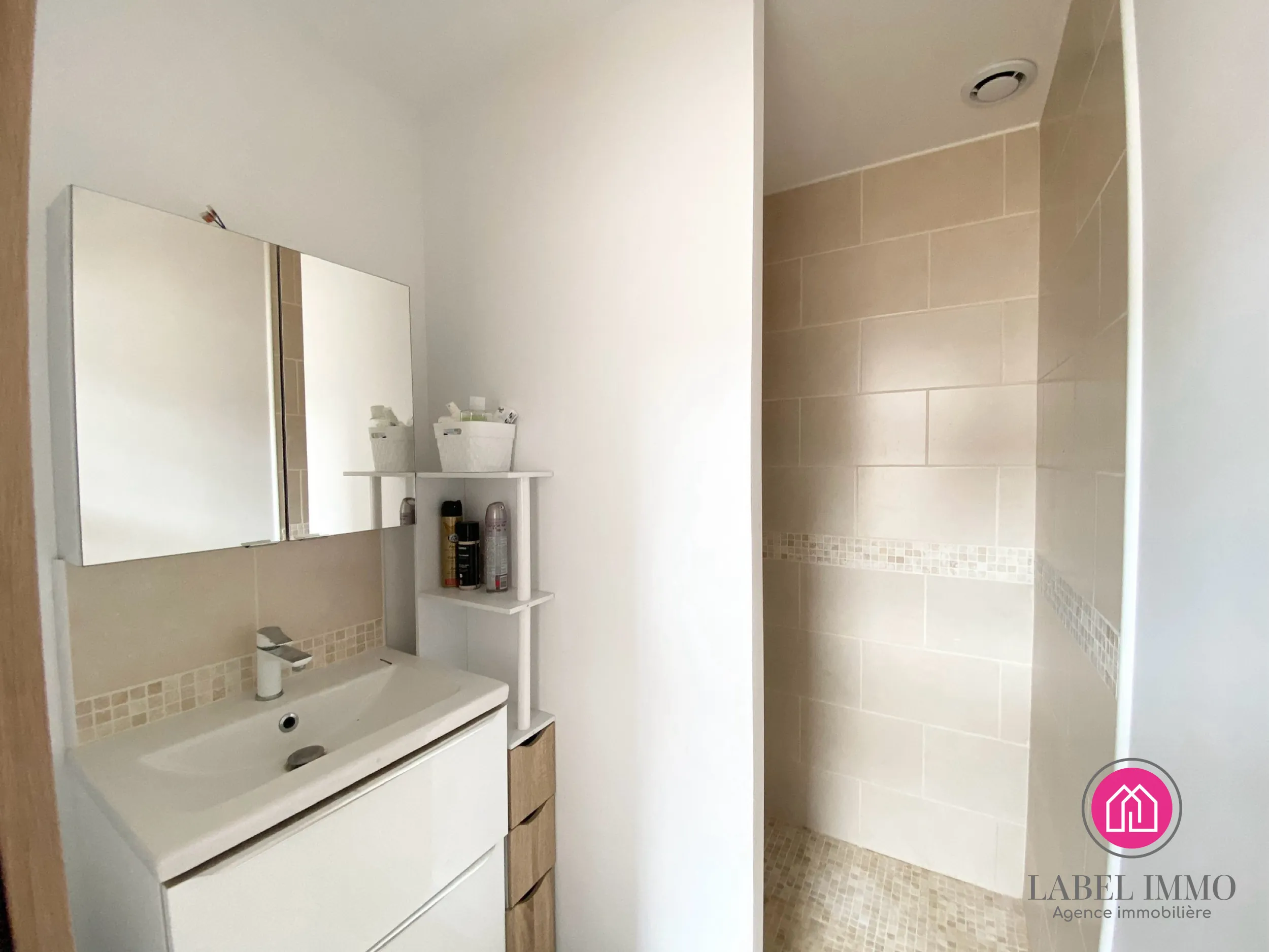 A vendre maison de 132 m² à Roeulx avec jardin, dépendances et garage 