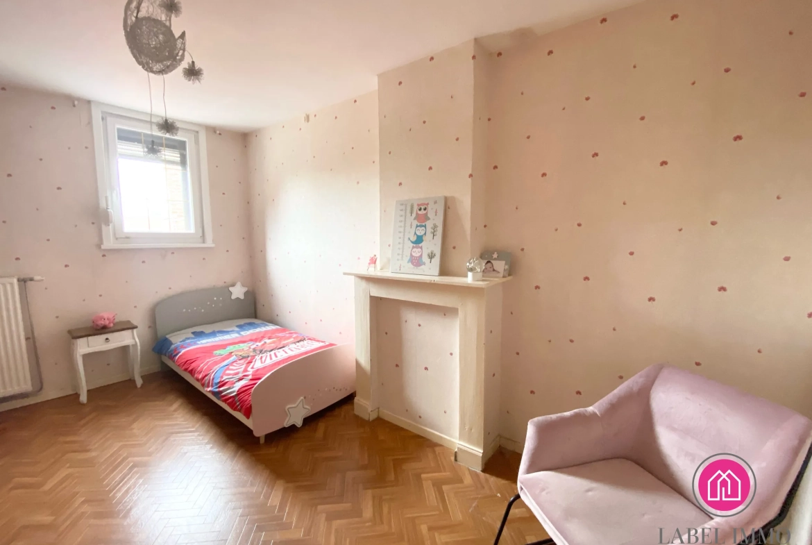 A vendre maison de 132 m² à Roeulx avec jardin, dépendances et garage 