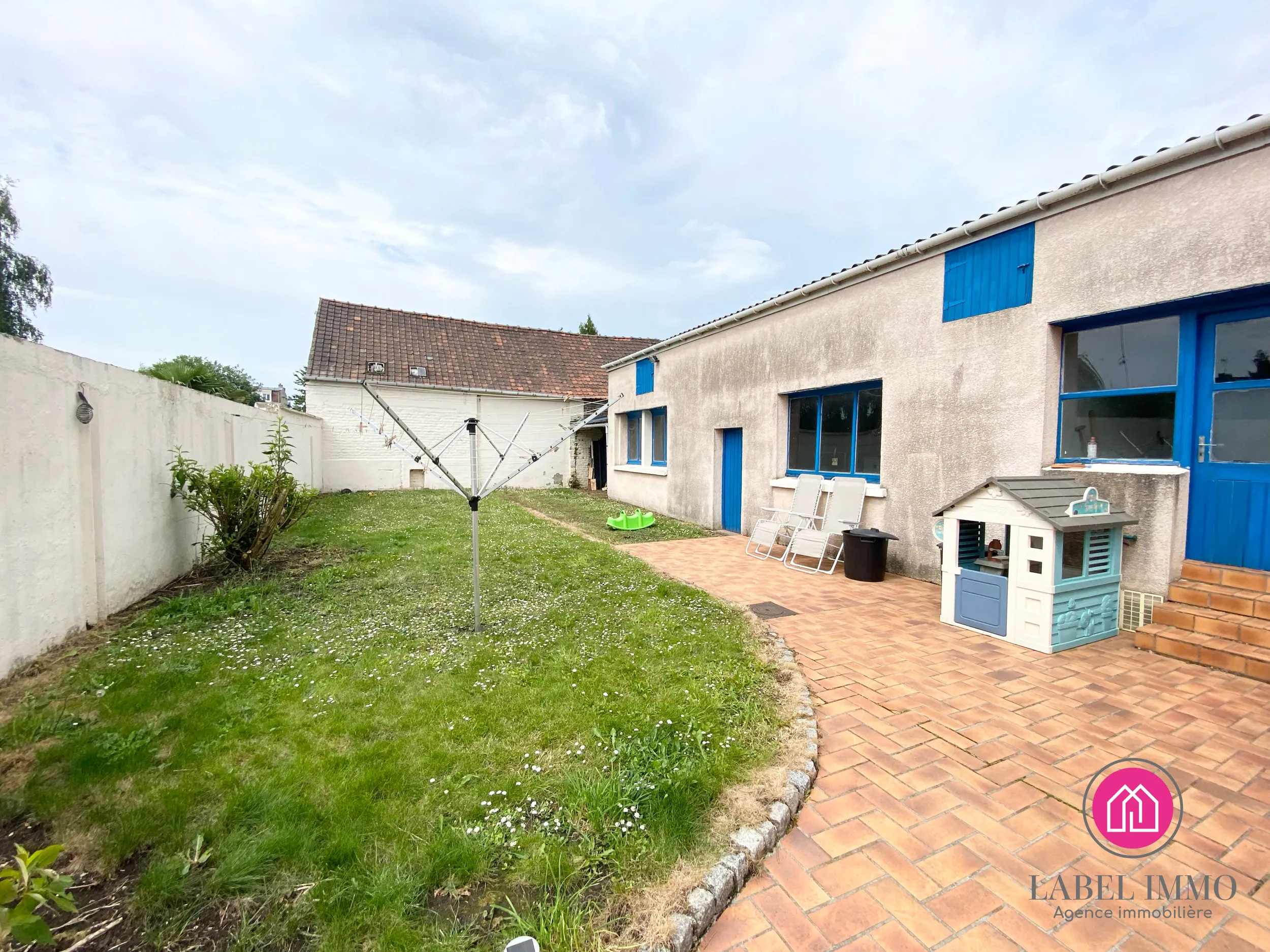 A vendre maison de 132 m² à Roeulx avec jardin, dépendances et garage 