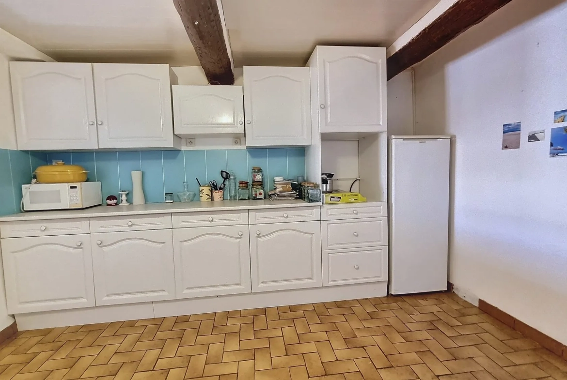 Immeuble à vendre à Carpentras, centre-ville, 275 m² avec deux appartements 