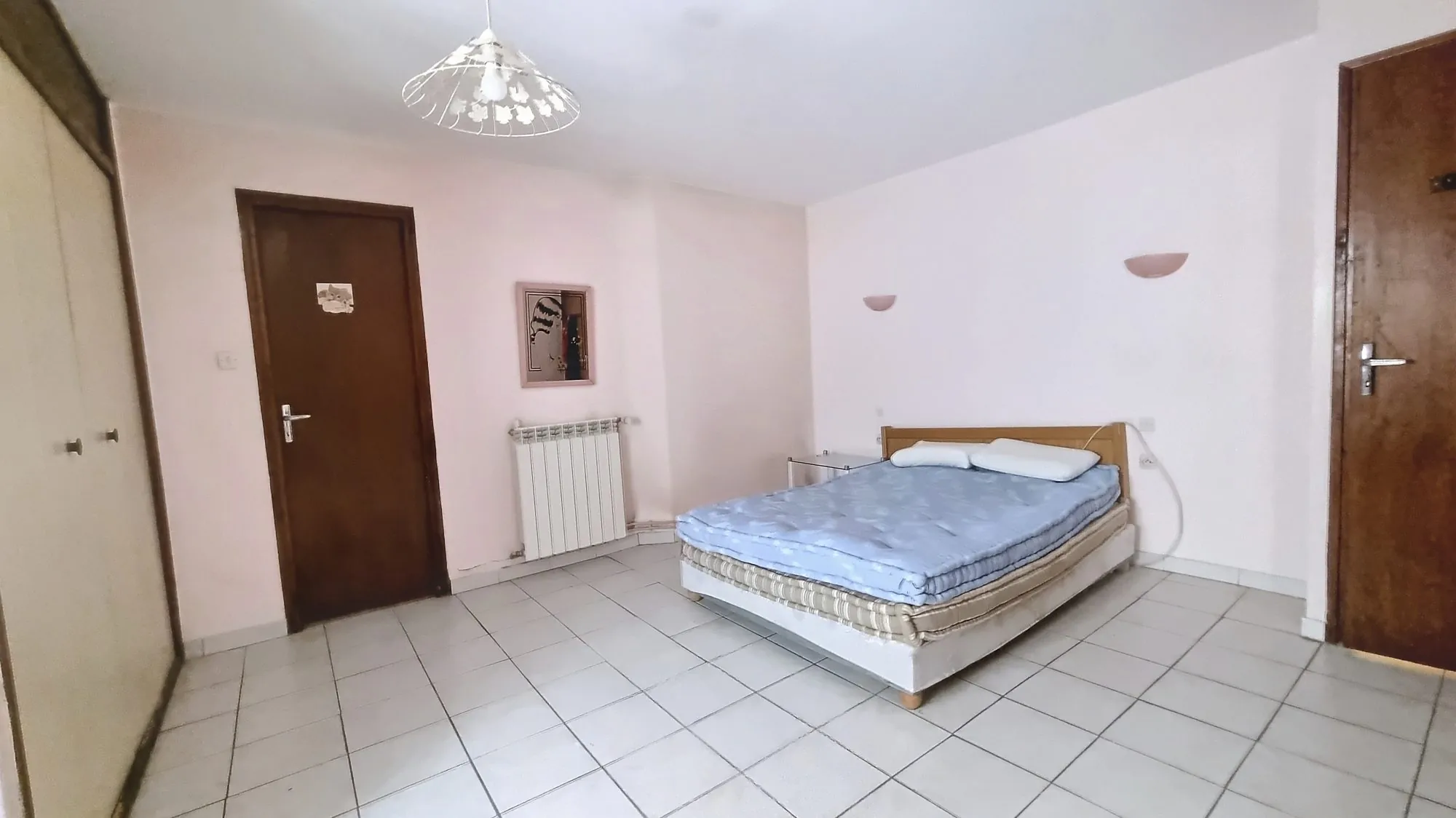 Immeuble à vendre à Carpentras, centre-ville, 275 m² avec deux appartements 
