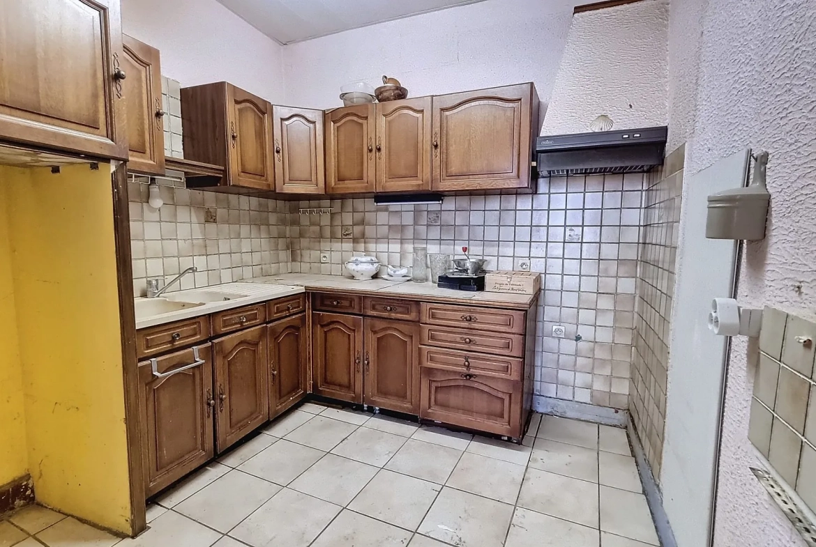 Immeuble à vendre à Carpentras, centre-ville, 275 m² avec deux appartements 