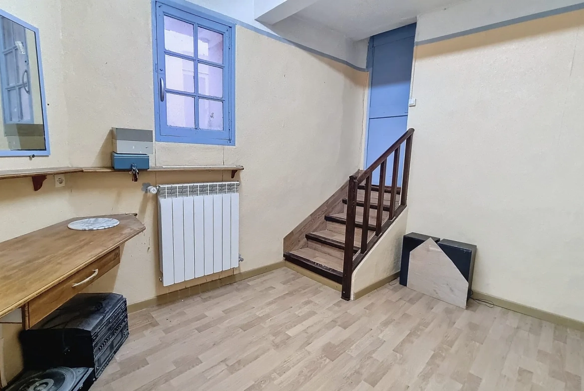 Immeuble à vendre à Carpentras, centre-ville, 275 m² avec deux appartements 