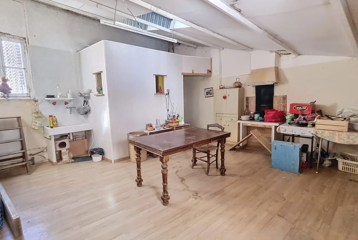 Immeuble à vendre à Carpentras, centre-ville, 275 m² avec deux appartements 