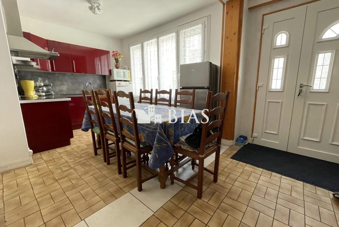 Maison de ville avec terrasse au cœur de Beaumont-le-Roger 