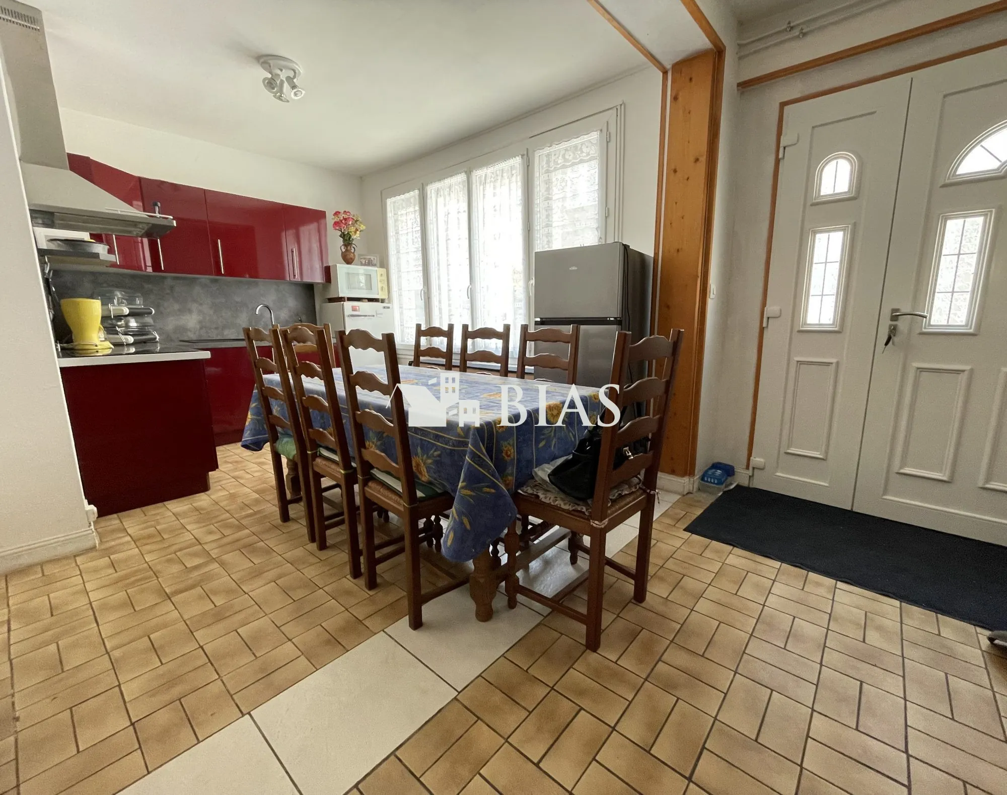 Maison de ville avec terrasse au cœur de Beaumont-le-Roger 