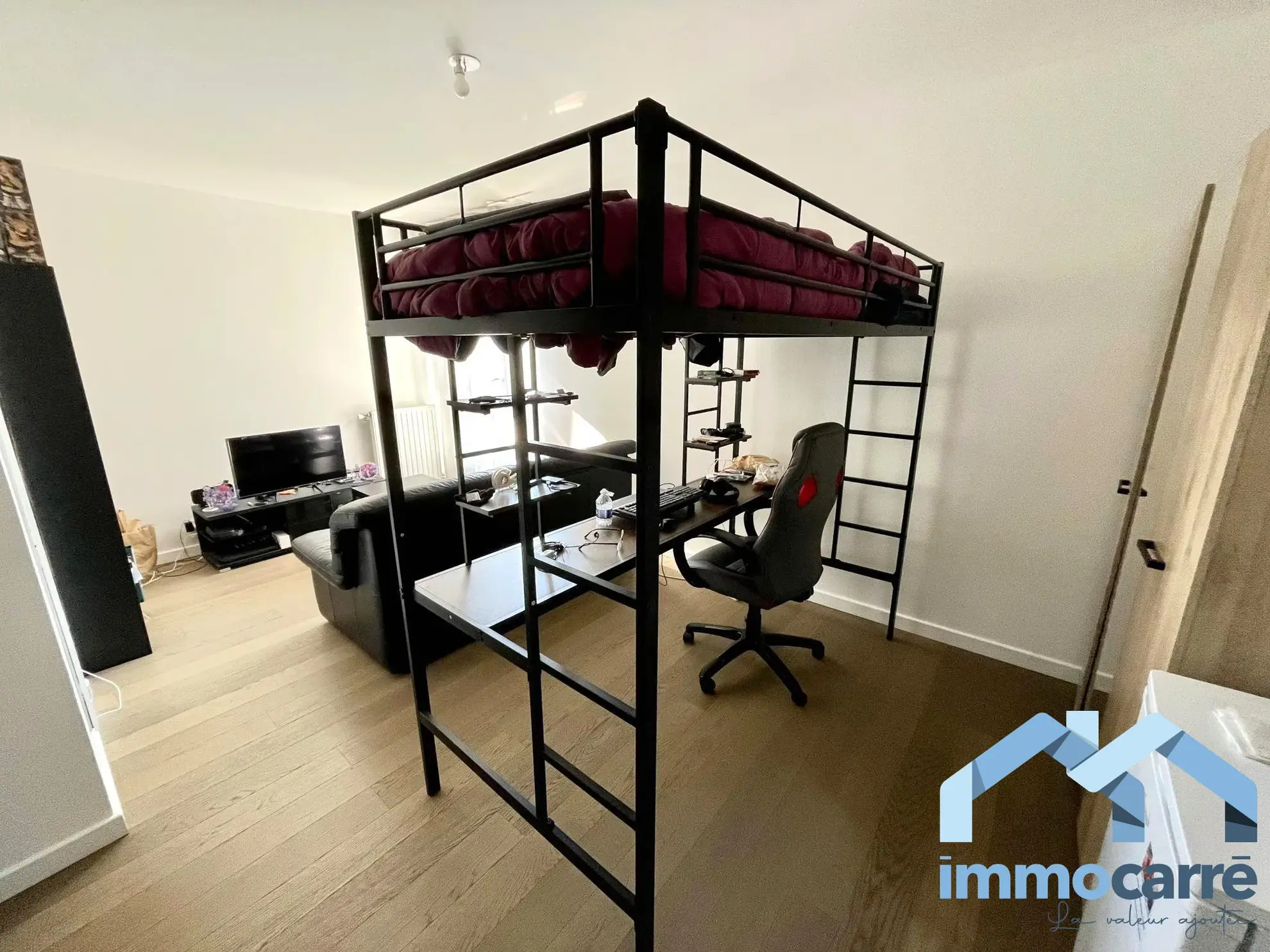 Studio à Ferrières-en-Brie avec vue Château, ascenseur et parking collectif 