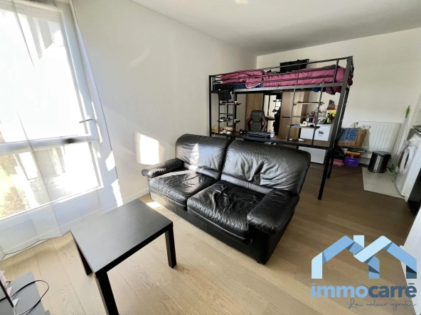 Studio à Ferrières-en-Brie avec vue Château, ascenseur et parking collectif