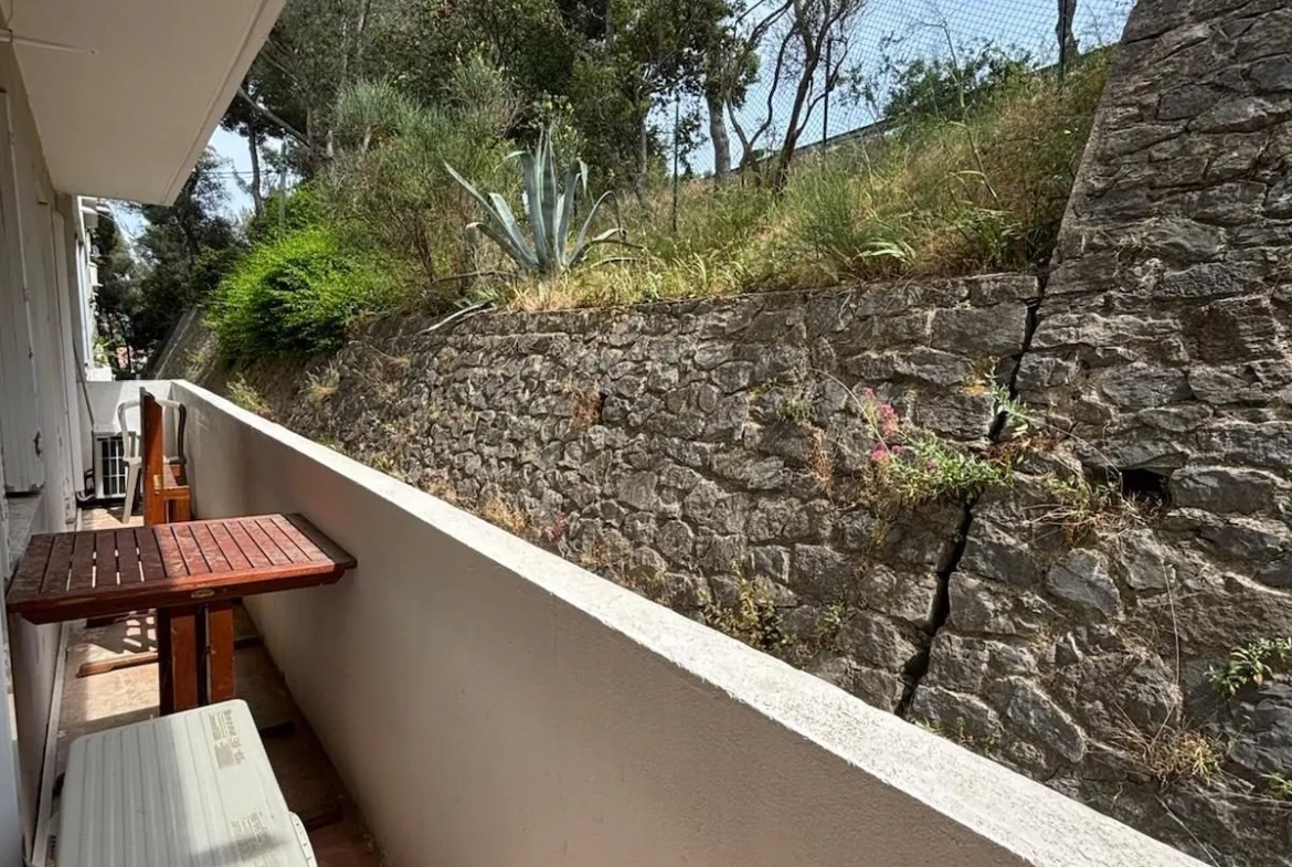 Appartement T2 rénové à Toulon, proximité mer, avec balcon et parking 