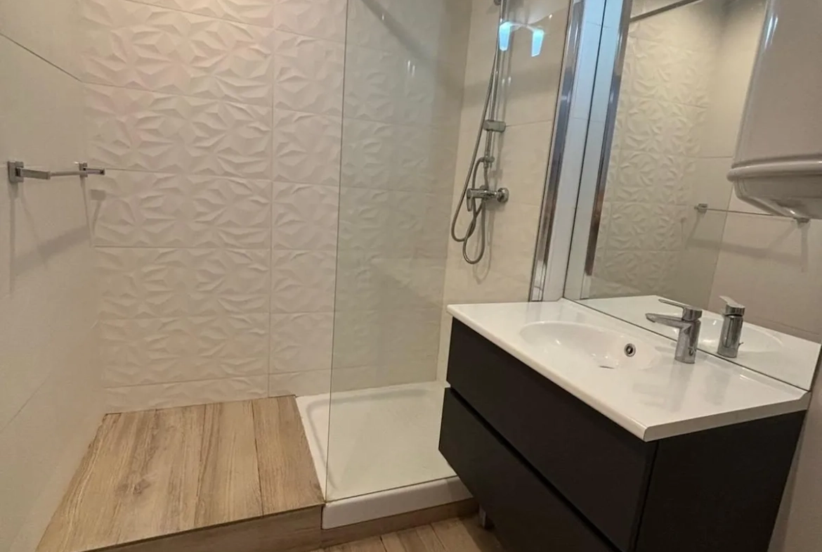 Appartement T2 rénové à Toulon, proximité mer, avec balcon et parking 
