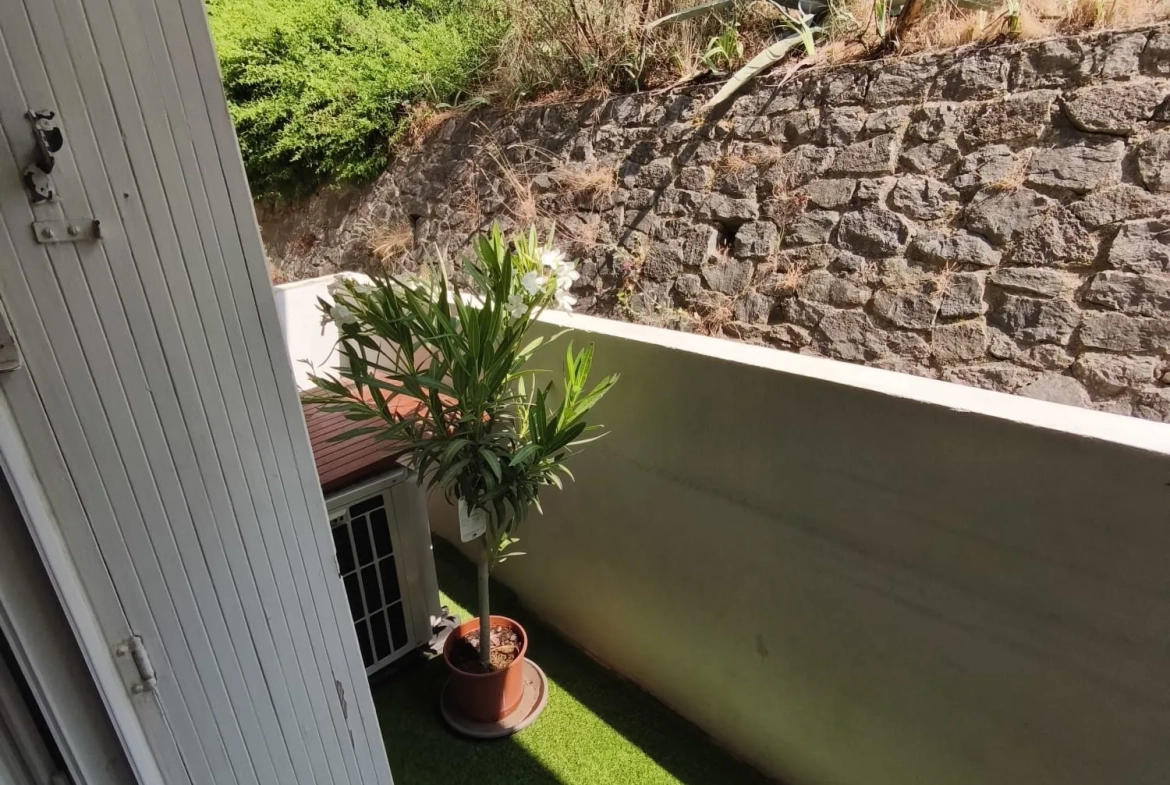 Appartement T2 rénové à Toulon, proximité mer, avec balcon et parking 