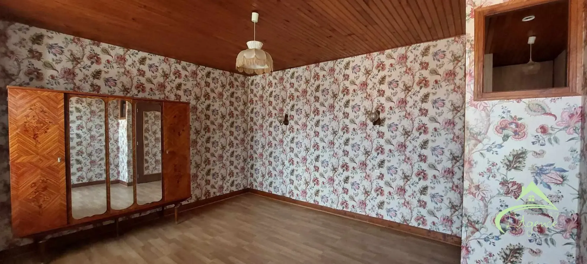 Maison de Bourg à Étagnac avec Grand Terrain et Dépendances 
