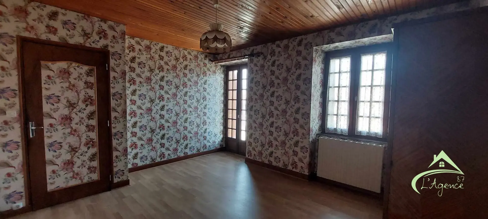 Maison de Bourg à Étagnac avec Grand Terrain et Dépendances 