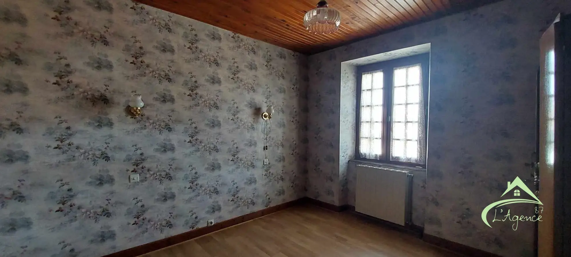 Maison de Bourg à Étagnac avec Grand Terrain et Dépendances 