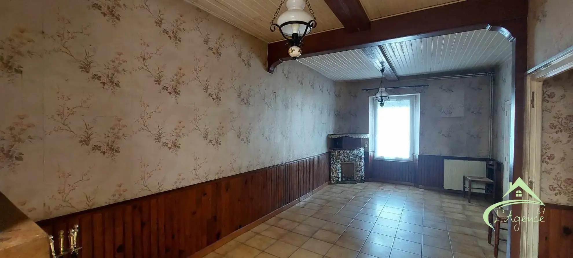 Maison de Bourg à Étagnac avec Grand Terrain et Dépendances 
