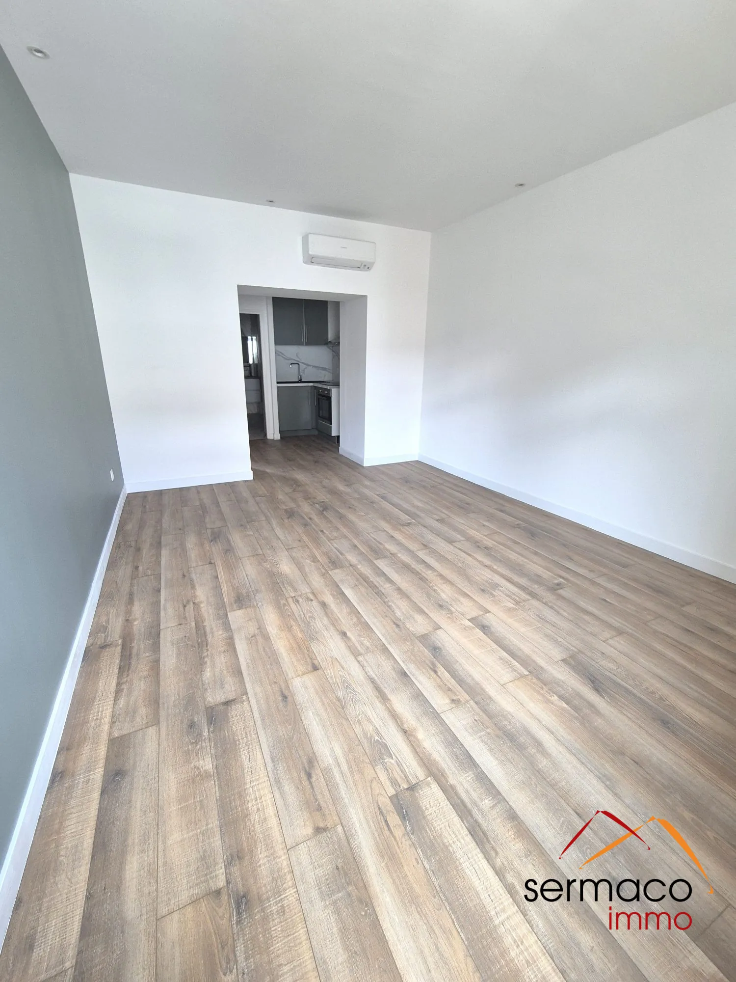 séjour autre vue Appartement T2 de prestige à Sarreguemines, centre-ville, rénové en 2025 