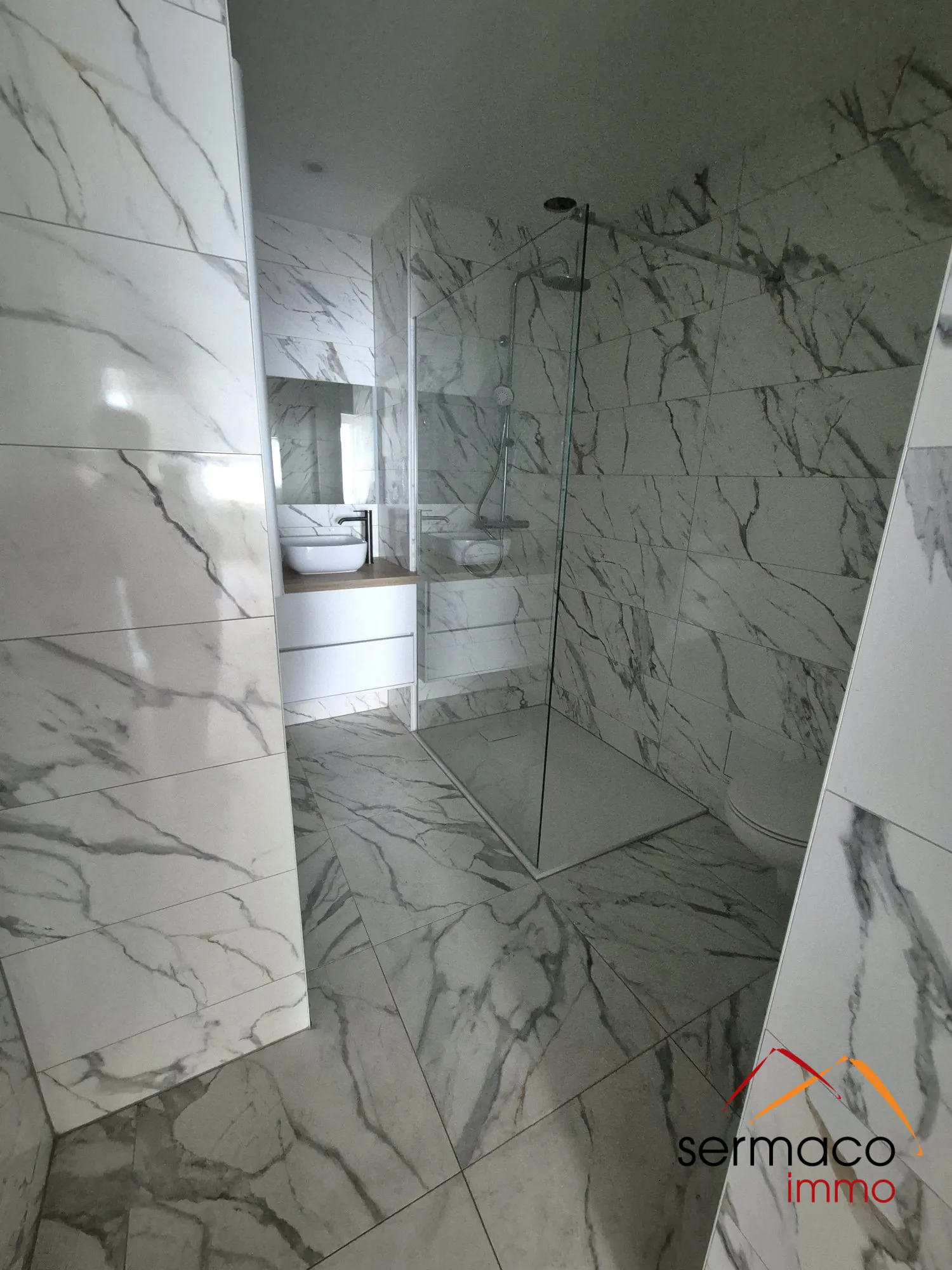 SDB Appartement T2 de prestige à Sarreguemines, centre-ville, rénové en 2025 