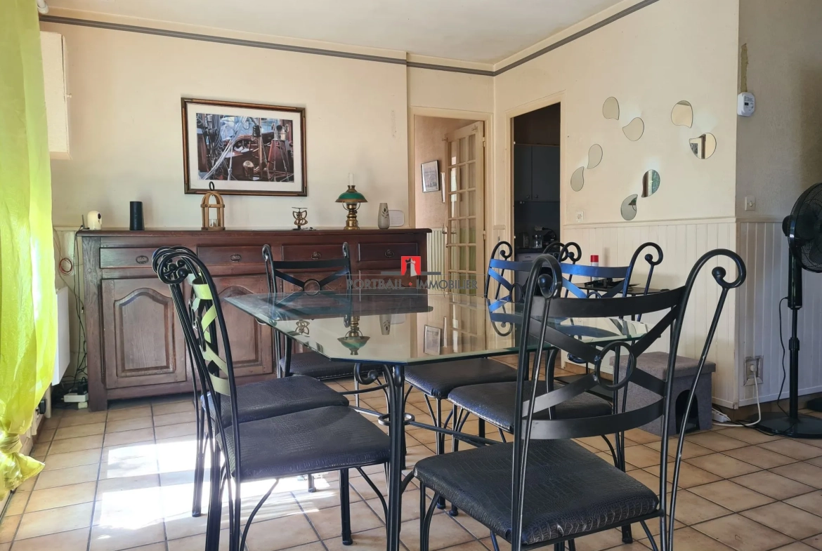Maison de plain-pied à vendre à Ambès avec grand terrain et potentiel 