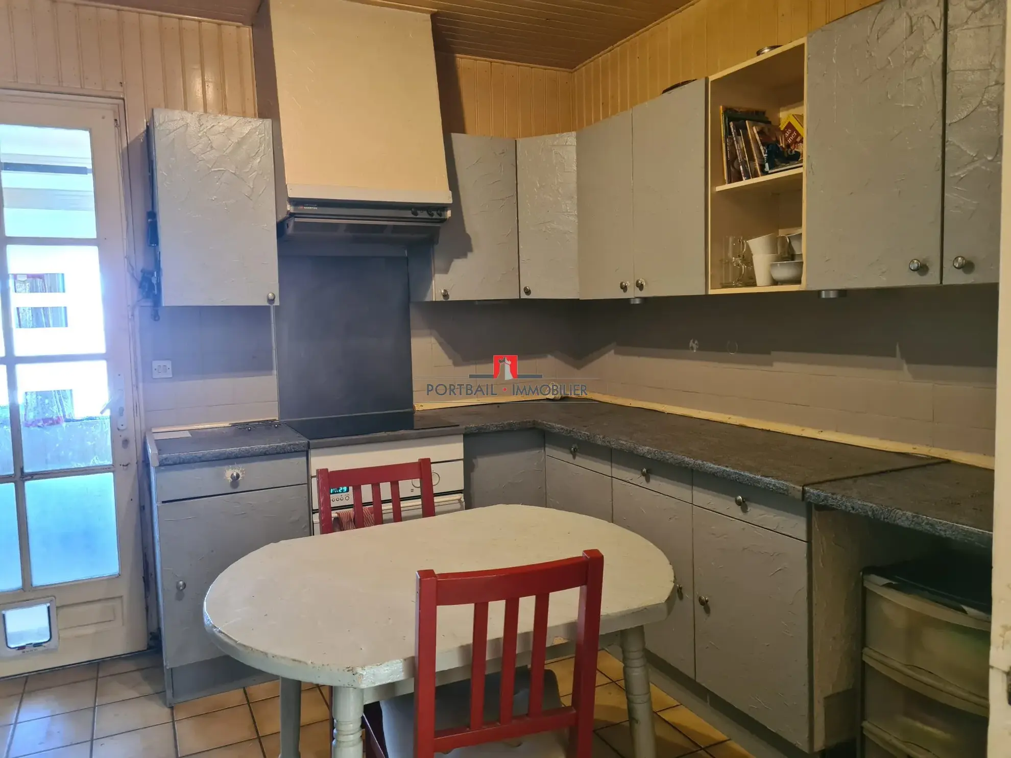 Maison de plain-pied à vendre à Ambès avec grand terrain et potentiel 