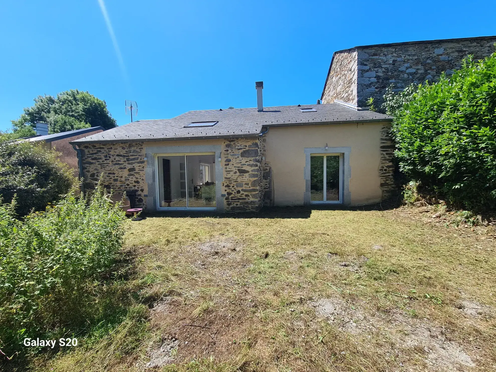 Maison T3/T4 de 110 m² avec jardin et terrain boisé au Bez 