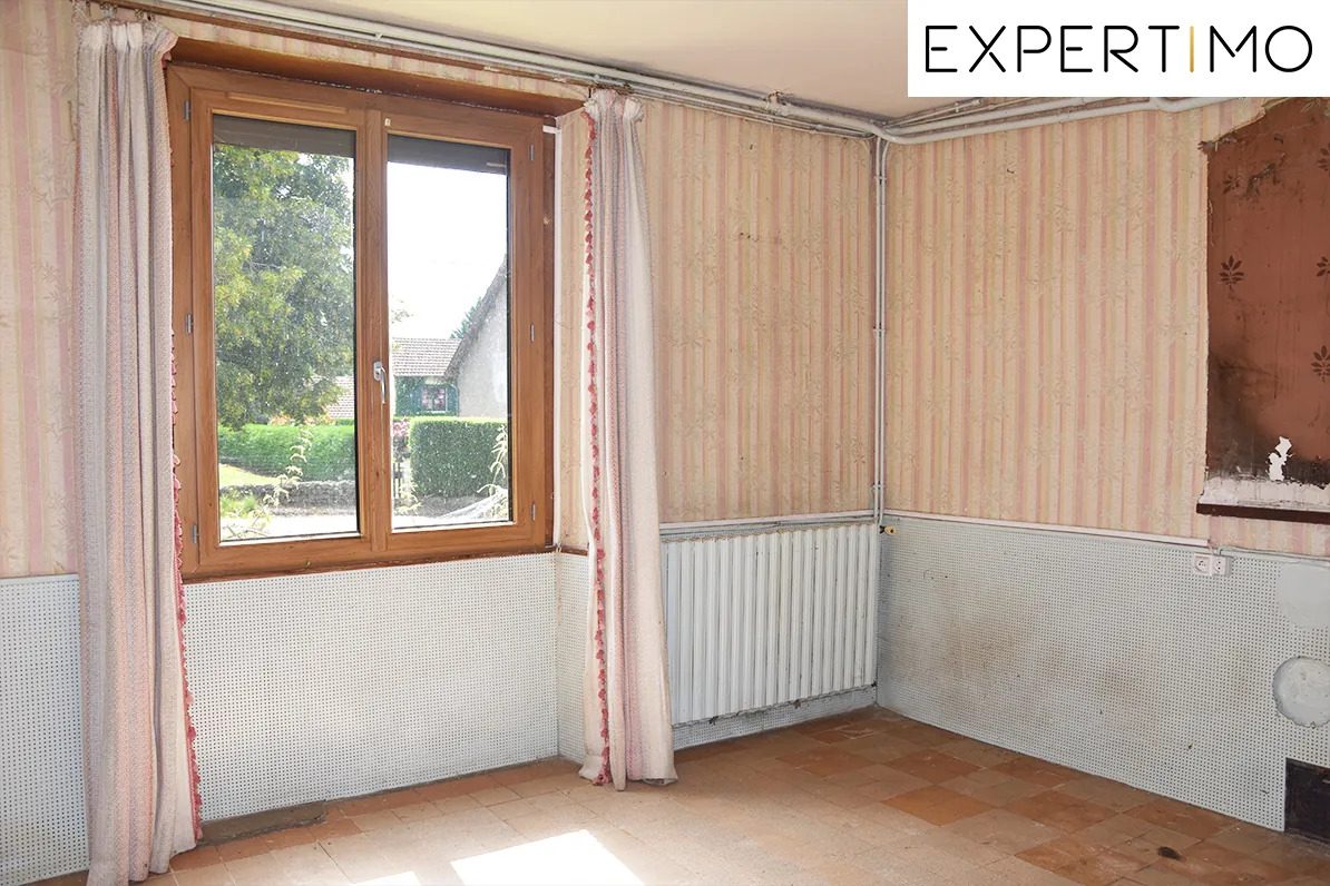 Maison à rénover de 230 m² sur grand terrain à Teilhet proche d'Ancizes 